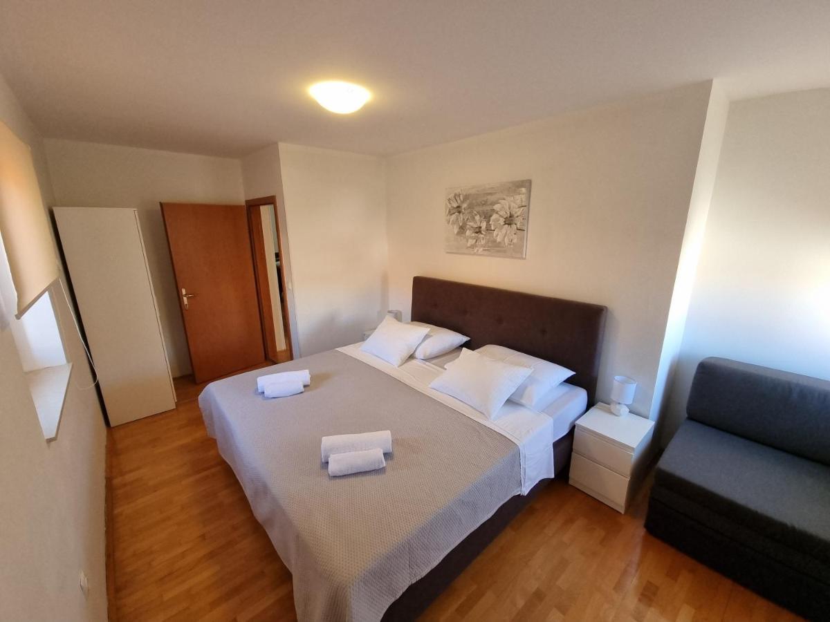 Apartments Ivana Rab Rab Town Exterior photo